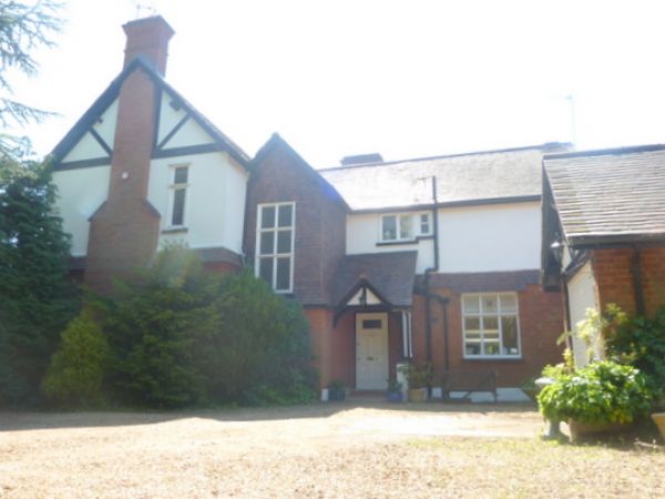 Bletchley - We are delighted to offer for sale, a unique Victorian four double bedroom detached family home which boasts three reception rooms, a sun room and a coach house/annexe.� Situated on, in our opinion, a large plot on the ever popular church green road. - Photo 1